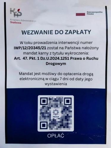Ulotka „Wezwanie do zapłaty”, zawierająca logotypy instytucji publicznych, treść o nałożeniu mandatu z podanym numerem sprawy oraz kod QR umieszczony nad przyciskiem „Opłać”.